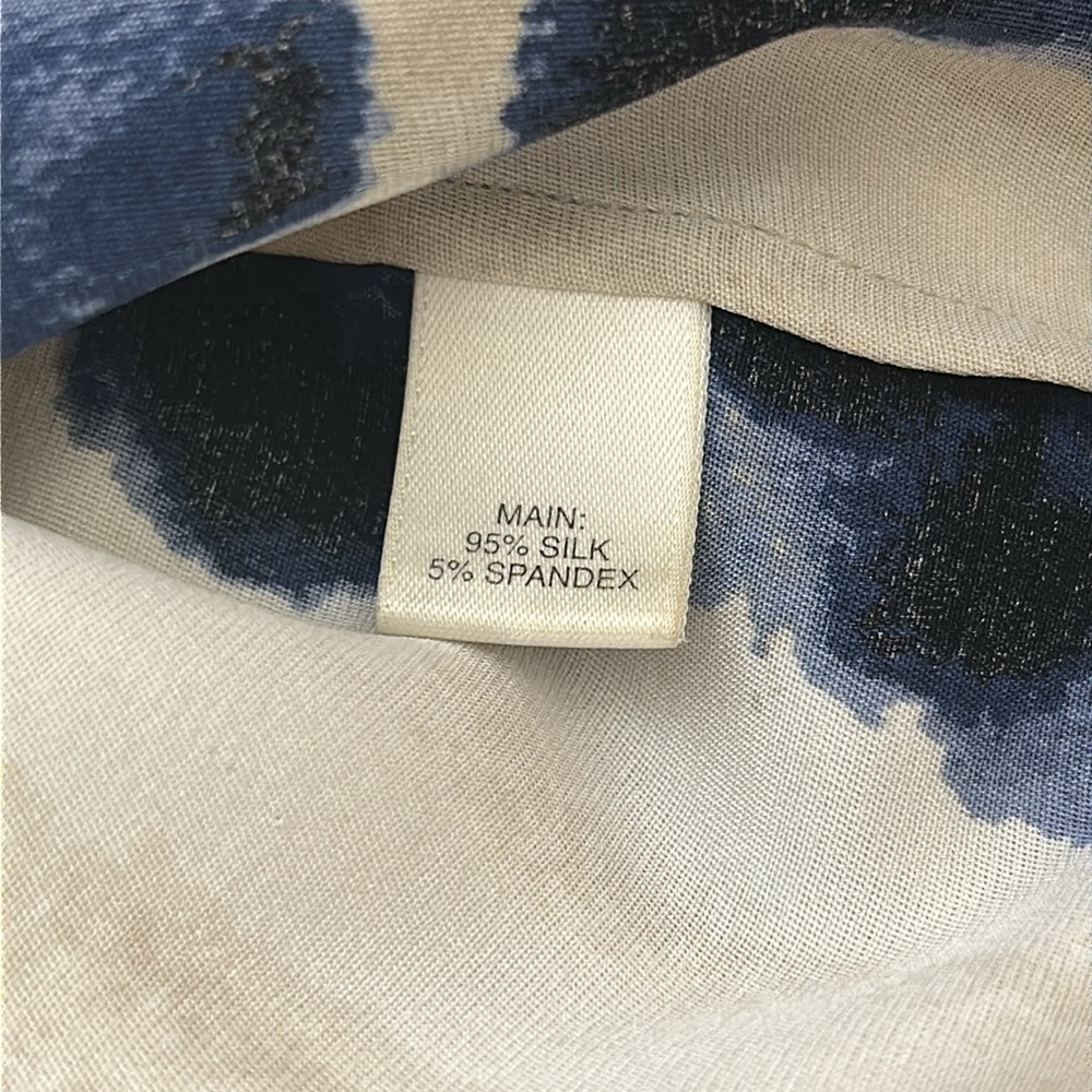 St. John Size Small Silk Blouse Button Front Scarf Accent Leopard Pattern Top - Picture 9 of 10